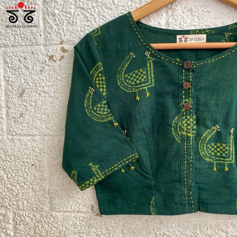 Fancy Handwork Design, Cotton Blouse Designs Latest, Blouse Painting, Plain Blouse Designs, Green Crafts, Kurti Pattern, Ikat Blouse, Hand Embroidered Blouse, Blouse Designs High Neck