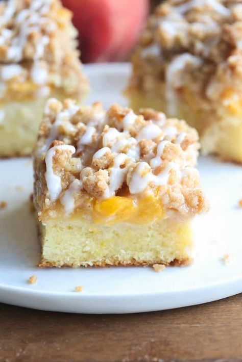 Easy Crumb Cake Recipe, Peach Crumb Cake, Coffee Cake Recipes Easy, Crumb Cake Recipe, Brunch Cake, Tastes Better From Scratch, Peach Desserts, Peach Cake, Fresh Peaches