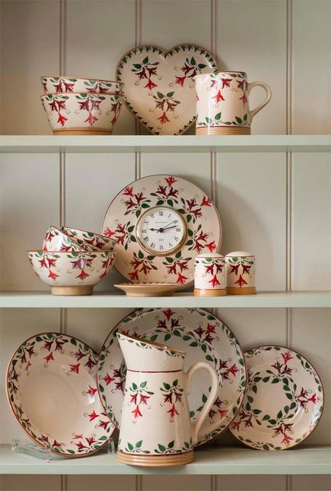 Love love love love Nicholas Mosse Pottery, Kitchen Wishlist, Nicholas Mosse, Irish Pottery, Spring Table Settings, Spring Table, Beautiful Bowls, Pottery Making, Holiday Table