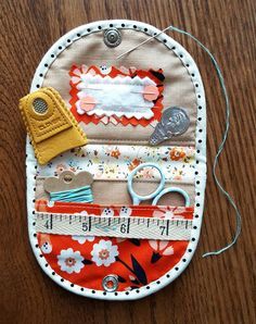 Travel Sewing Kit, Sewing Case, Travel Sewing, Trendy Sewing, Costura Diy, Sewing Tutorials Free, Small Sewing Projects, Sewing Organization, Sewing Kit