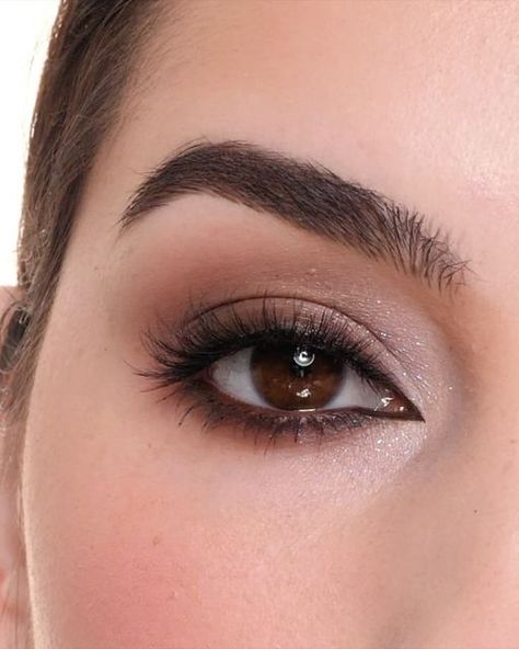 Natural Eyeshadow Brown Eyes, Brown Eyeshadow For Blue Eyes, Darker Eye Makeup, Minimalist Smokey Eye, Smoky Eyeshadow Look, Olive Skin Eyeshadow Brown Eyes, Soft Brown Smokey Eye Makeup, Cool Toned Eyeshadow Looks Brown Eyes, Moody Eyeshadow