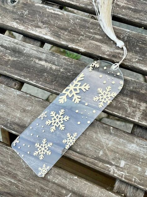 Handmade Bookmarks Diy, Idee Cricut, Christmas Bookmarks, Creative Bookmarks, Projets Cricut, Bookmark Craft, Gold Snowflake, Diy Bookmarks, Bookmark Gifts