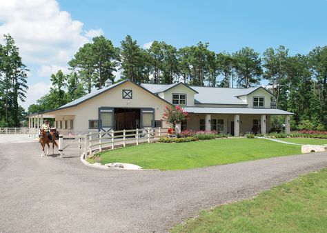 Morton Buildings horse barn with attached residence in Texas. Morton Building Homes, Barn With Living Quarters, Morton Building, Horse Barn Designs, Dream Horse Barns, Metal Building Home, Auburn Alabama, Steel Frame House, Barn Living