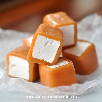 Craft-O-Maniac: Top 20 DIY Holiday Gift Ideas Fudge Caramel, Covered Marshmallows, Marshmallow Desserts, Homemade Marshmallow Recipe, Dessert Aux Fruits, Recipes With Marshmallows, Homemade Marshmallows, Homemade Candies, Köstliche Desserts