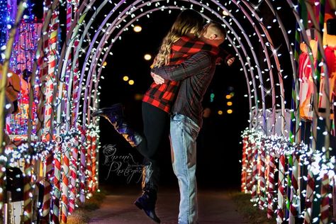 Couple Poses Christmas Lights, Christmas Light Engagement Photos, Christmas Lights Photoshoot Couple, Outdoor Christmas Lights Photoshoot, Christmas Lights Engagement Photos, Christmas Light Couple Photos, Couples Christmas Lights Pictures, Christmas Lights Couple Pictures, Christmas Lights Pictures