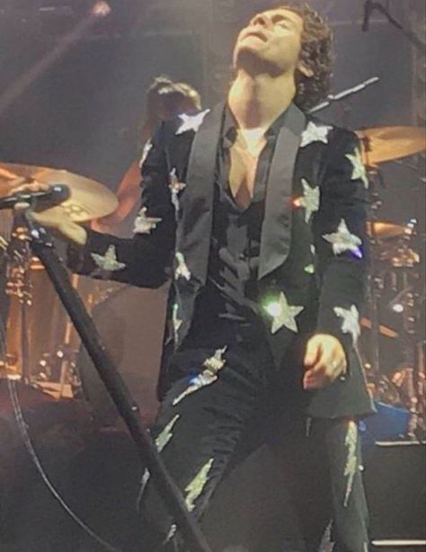 Hs1 Outfits, Live On Tour Harry Styles, Live On Tour Harry, Harry Styles Outfit, Live On Tour, Harry Styles Live On Tour, Harry Styles Live, Mr Style, Irish Men