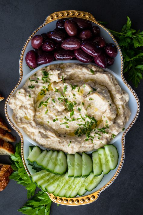 MUTABAL-MIDDLE EASTERN EGGPLANT DIP Eastern Recipe, Arabisk Mad, Lebanon Food, Meze Platter, Roasted Eggplant Dip, Grazing Platter, Syrian Food, Easy Dip, Eggplant Dip