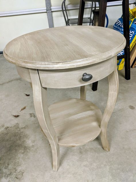 End Table Chalk Paint Ideas, Chalk Painted Side Tables, How To Paint End Tables, Chalk Painted End Tables Ideas, Repaint End Table, Upcycled Side Table Ideas, Refinished End Tables Ideas, End Table Painting Ideas, Chalk Paint Bedside Table