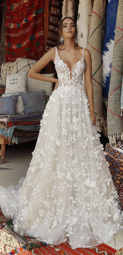 wedding dress trends 2023, wedding dress, beautiful wedding dress, simple wedding dress 3d Floral Applique Wedding Dress, 50 Wedding Dress, 3d Flower Wedding Dress, 3d Wedding Dress, 3d Floral Wedding Dress, Dress Trends 2023, Floral Applique Wedding Dress, 3d Lace Wedding Dress, Flower Wedding Dress