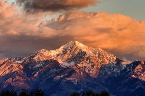 98,094 Utah Mountains Stock Photos, Pictures & Royalty-Free Images - iStock Utah Mountains Photography, Mountain Sunset Painting, Mount Nebo, Utah Mountains, Mountain Pictures, Image Film, Artwork Ideas, Mountain Wallpaper, Mountain Photos