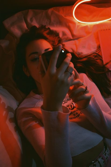 Red Lights Aesthetic, 2000 Vibes, Feminine Photography, Happy Birthday Clip, Birthday Clip, Lights Aesthetic, Photoshoot Aesthetic, Birthday Clips, Lover Girl