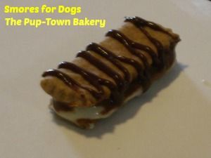 Easy Dog Treat Recipes: Smores for Dogs. Photo shows a dog treat creation made by The Pup-Town Bakery in Fairhaven, MA. Smores Treats, Spoiled Puppy, Homemade Pet Treats, Easy Dog Treat Recipes, Smore Recipes, Easy Dog Treats, Diy Dog Treats, Dog Cookies, Healthy Dog Treats