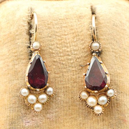 18th Century Jewelry, Garnet And Pearl, Georgian Jewelry, Georgian Era, Historical Jewellery, Garnet Jewelry, Gold Earrings Designs, Victorian Jewelry, Art Deco Jewelry