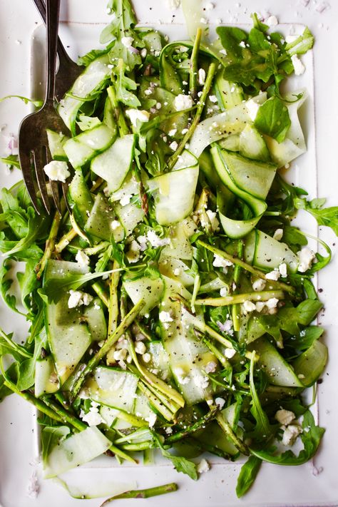 The Most BOSS Salad of All Time Cucumber Ribbons, Caprese Salad Bites, Grilled Romaine Salad, Simple Salad, Asparagus Salad, Salad Ideas, Spring Salad, Roasted Asparagus, Easy Salads