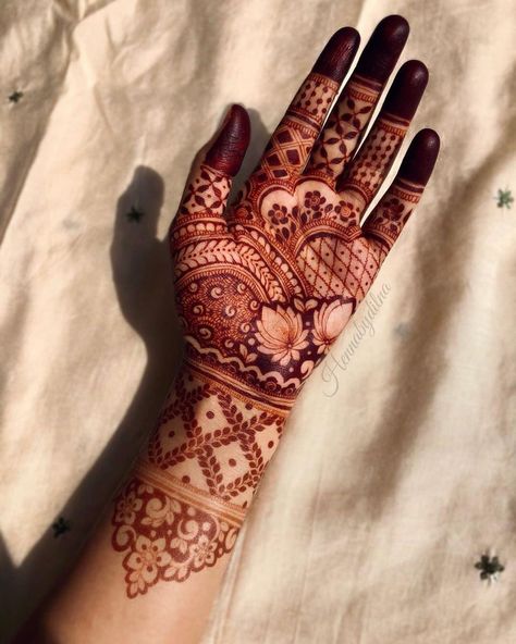 Henna Or Mehndi in Urdu Culture of centrl asia India Pakistan Turkish Africa Arab Countries Wedding Eid Speical #mehndi #henna #wedding #hennaart #hennaartist #mehndidesigns #hennatattoo #mehendi #mehndidesign #hennadesign #mehndiartist #hennadesigns #mehndiart #bride #bridalhenna #hennainspire #art #hennalove #indianwedding #bridalmehndi #bridal #mehandi #love #hennawedding #pakistaniwedding #hennainspo #mehndilove #whitehenna #mehndibride #hennainspiration #fashion #wedding #aesthetic #mehndi Mahendi Design Latest, Small Mehndi Designs, New Mahendi Design, Small Mehndi, Mehndi Designs For Front Hand, Front Mehndi Design, Mehndi Designs For Kids, Very Simple Mehndi Designs, Simple Mehndi Designs Fingers