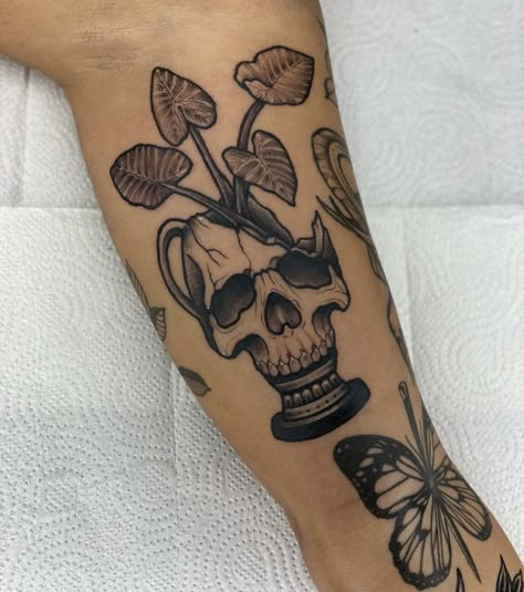 Skull Vase Tattoo, Cheeky Tattoos, Leaves Tattoo Design, Heavy Metal Tattoo, Metal Tattoos, Skull Vase, Vase Tattoo, Illustrative Tattoo, Leaves Tattoo