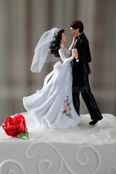 Divorce Cake Topper, Bolo Musical, Cheap Wedding Cakes, Cake Topper Wedding Couple, Wedding Cake Figurines, Wedding Cake Topper Figurines, Wedding Cake Images, Lovely Wedding Dress, Wedding Cake Photos