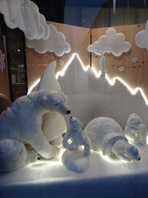 Polar Bear Winter Wonderland, Diy Polar Bear Decorations, Antarctica Party Theme, Cardboard Winter Wonderland, Christmas Polar Bear Decorations, Winter Assembly Ideas, Arctic Theme Party, Polar Bear Decorations, Arctic Decorations