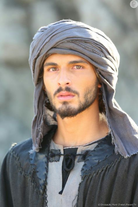 Arabian Men Clothes, Man With Turban, Arabian Men, Biblical Clothing, Muslim Men Clothing, Middle Eastern Men, Arabic Clothing, Character Inspiration Male, Muslim Men