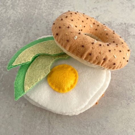 Felt Food Bagel Set Play Food Eggs Felt Toys Pretend Avocado Eco Friendly Toy Food Bacon - Etsy Australia Felt Bagel Pattern, Felt Bakery Food, Diy Play Food, Felt Food Templates, Felt Food Patterns Free, Diy Felt Food, Fabric Food, Felt Food Diy, Felt Food Patterns