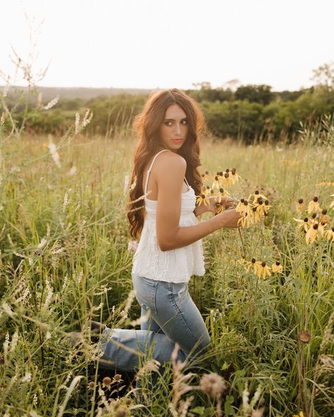 At your senior shoot I will 100% make you run around and lay down in the grass but it will 100% be worth it Tall Grass Photoshoot, Grass Photoshoot, Senior Photography Poses, Pose Ideas, The Grass, Senior Photography, Worth It, Iowa, Photography Poses