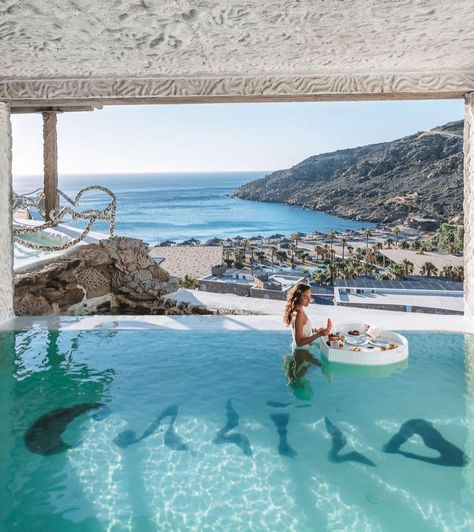 Calilo, Ios Hotel 💙 ☀️ 🌊 📸 @catchagypsea Santorini Honeymoon, Breakfast With A View, Greek Vacation, Beach Honeymoon Destinations, Instagram Breakfast, Beach Honeymoon, Unique Hotels, Beautiful Hotels, Honeymoon Destinations