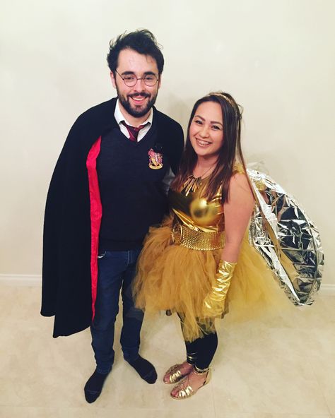 Harry Potter and the Golden Snitch Golden Snitch Costume, Snitch Costume, Disfraz Harry Potter, Harry Potter Fancy Dress, Diy Halloween Couples, Snitch Harry Potter, Adult Costume Ideas, Weasley Wizard Wheezes, Ideas Disfraz