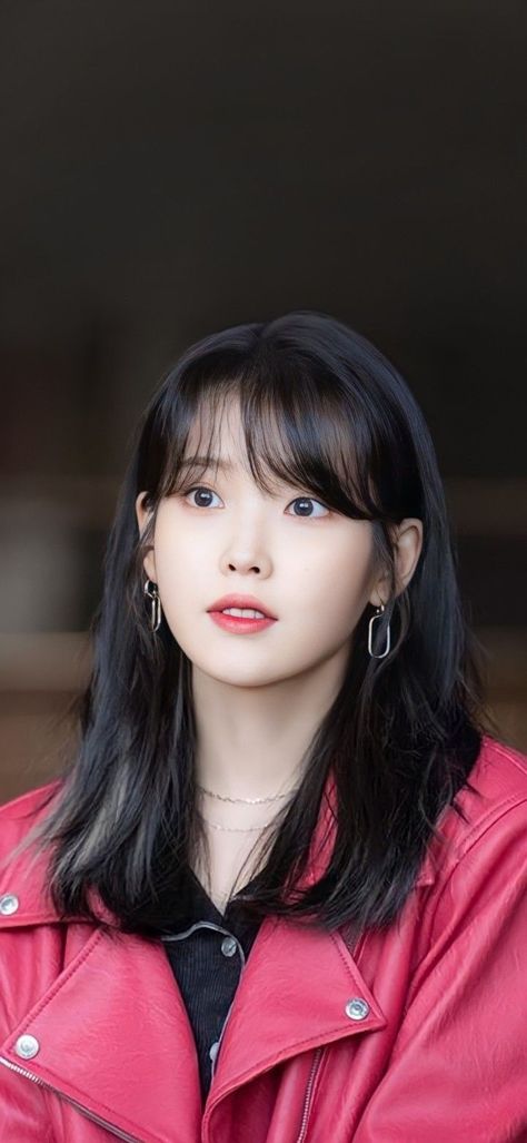 Iu Bangs Long Hair, Iu Cute Pics, Iu Queen, Iu Pictures, Kpop Short Hair, Iu Short Hair, Funny Face Gif, Iu Wallpaper, Iu Hair