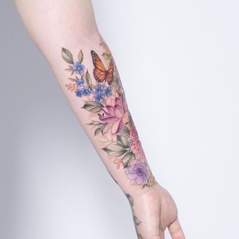 Tattoo Bouquet, Botanisches Tattoo, Vintage Flower Tattoo, Colour Tattoo For Women, Scandinavian Tattoo, Feminine Tattoo Sleeves, Watercolor Tattoo Flower, Instagram Cover, Floral Tattoo Sleeve