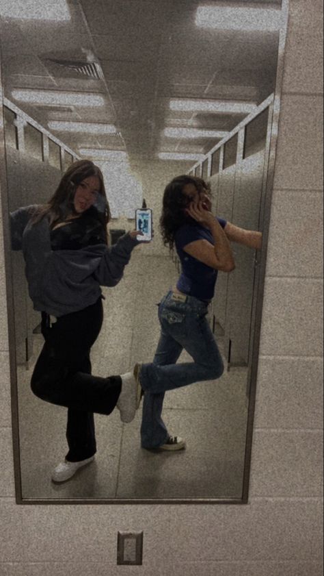 Mirror picture with a friend Bestie Pics Mirror, Cute Mirror Pics With Friend, Friend Mirror Poses, 2 People Picture Ideas, Mirror Pic Poses With Friends, Mirror Selfie Poses 2 People, Mirror Selfie Two People, Mirror Selfie Poses With Friends, Best Friend Mirror Pics