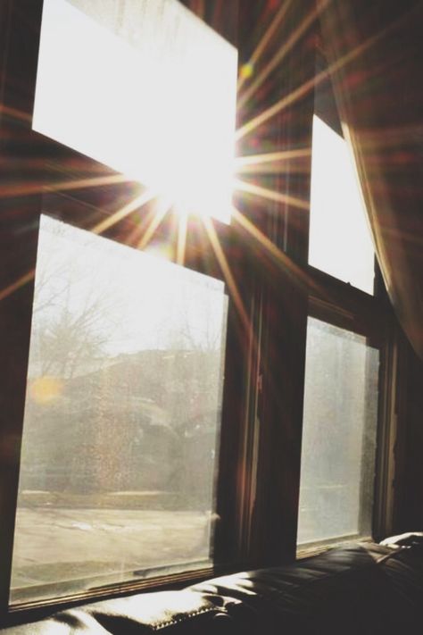 Always love the sun shining through the windows in the morning. Sunlight Through Window, Window Aesthetic, Pictures Of Christ, Room Of One's Own, Beautiful Scenery Pictures, Sun Shining, Good Morning Sunshine, Window View, Through The Window