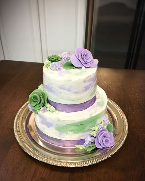 Sage Green And Lilac Sweet 16, Purple And Green Cake Ideas, Purple Green Wedding Cake, Wedding Cake Purple And Green, Purple And Green Birthday Cake, Green And Purple Wedding Cake, Purple And Green Gender Reveal, Green And Purple Cake, Purple And Green Wedding Cake