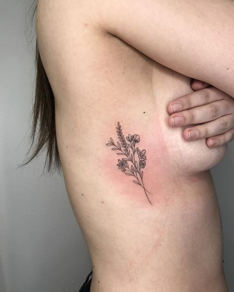 Violet Flower Rib Tattoo, Flowers On Ribcage Tattoo, Marigold Tattoo Ribs, Violet Rib Tattoo, Flower Bouquet Tattoo On Side, Dainty Flower Tattoos Rib, Flower Tattoo Spots, Wildflower Tattoo Side Rib, Flower Bouquet Tattoo Ribcage