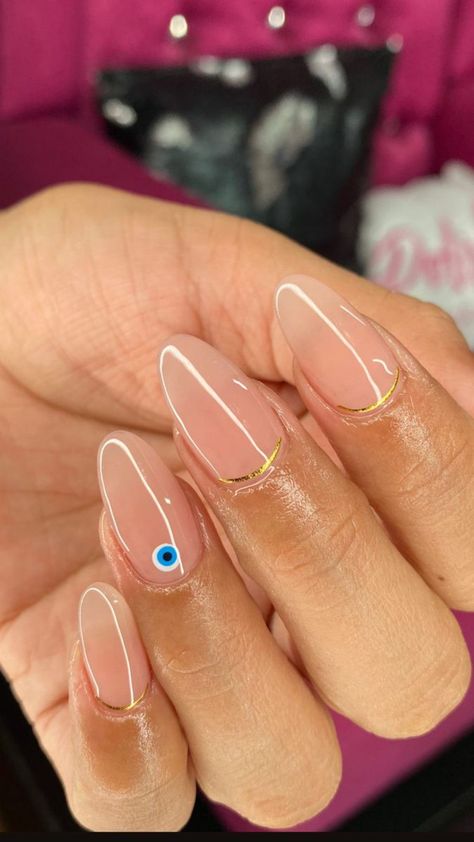 Simple Nail Ideas Oval Shape, Simple Evil Eye Nails, Nails With Evil Eye, Evil Eye Nail Design, Evil Eye Nails Design, Evil Eye Nail Art, Dark Acrylic Nails, Evil Eye Nail, Daisy Acrylic Nails