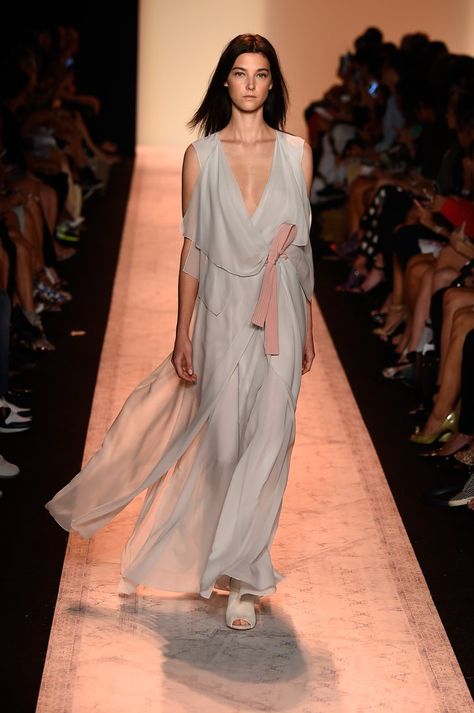 Pin for Later: You Won't Be Able to Wait For Spring to Shop BCBG — and You Don't Have To BCBG Max Azria Spring 2015 Bcbg Max Azria, Max Azria, Famous Fashion, Beach Dress, Fashion Week Spring, New York Fashion Week, Mercedes Benz, Long Dress, Wrap Dress