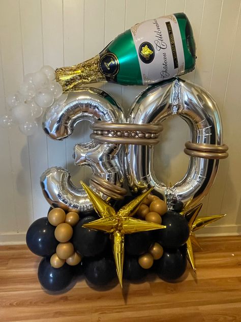 Balloons Black And Gold, Number Balloon Bouquet, Bday Balloons, 30th Birthday Balloons, Balloons Number, Black And Gold Balloons, 30th Bday, Balloon Arrangements, Balloon Gift