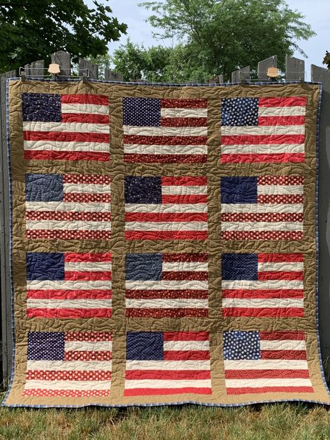 Finish It Up Friday ~ The Flag Quilt | KatyQuilts American Flag Quilt Pattern, American Flag Quilt Pattern Free, Flag Quilt Pattern, Patriotic Pillows, Flag Quilts, Americana Quilts, American Flag Quilt, Shabby Chic Quilts, Patriotic Pillow