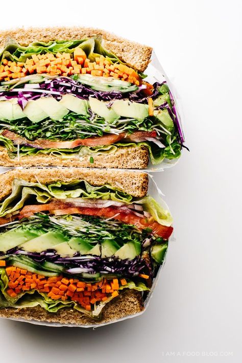 The ultimate veggie sandwich -- loaded with vegetables, and so colorful! Veggie Sandwich Recipes, Whole Food Vegan, Carrots Recipe, Veggie Sandwich, Vegan Sandwich, Think Food, God Mat, Red Onions, Chapati