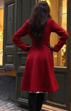 Vintage Coat Aesthetic, Red Coat Aesthetic, Red Wool Coat Outfit, Tina Core, Red Coat Outfit Winter, Red Coat Outfit, Long Red Coat, Red Jacket Outfit, Red Top Outfit