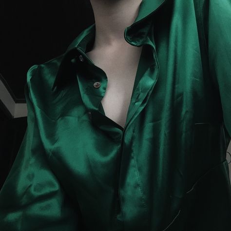 Green Dark Academia, Green Academia, Loki Aesthetic, Dark Academia Outfit, Fashion Tumblr, Dark Tree, Dark Green Aesthetic, Royal Aesthetic, Dark Academia Fashion