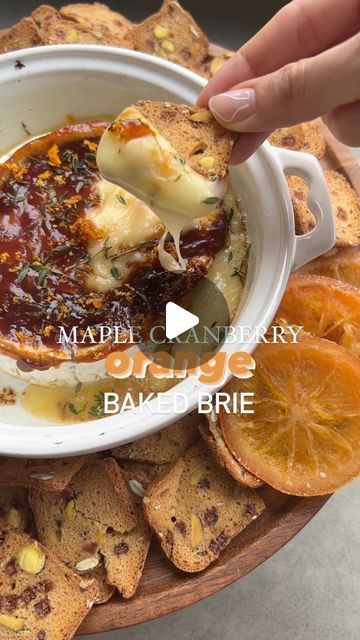 Brie Cheese Appetizer, Brie Cheese Recipes, Baked Brie Recipes, Cheese Recipes Appetizers, Cheese Wheel, Cheese Wine, Brie Recipes, Charcuterie Cheese, Baked Cheese