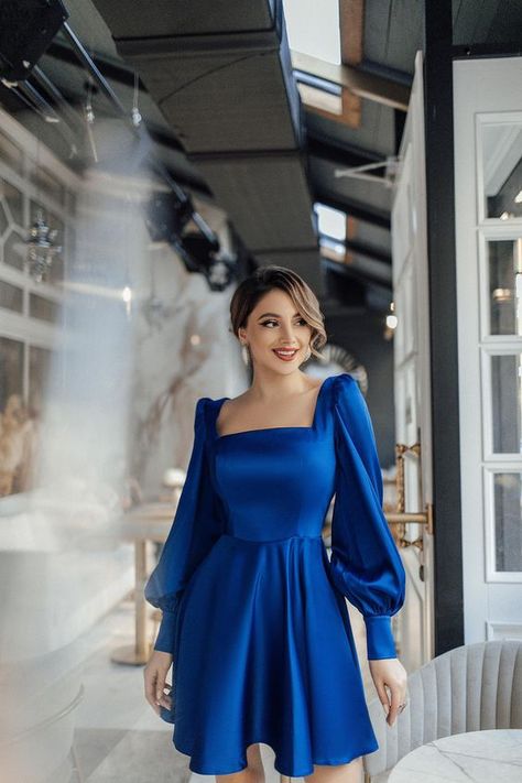 Blue Dresses For Winter, Blue Homecoming Dresses Long Sleeve, Long Sleeve Satin Dress Classy, Casual Satin Dress Outfit, Satin Dress Outfit Classy, Simple Satin Dress, Elegant Long Sleeve Dresses, Fashion For Short Women, Royal Blue Dress Outfit