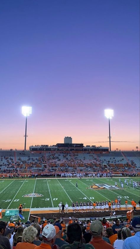 #BGSU #wallpapers #sunset #football Wallpapers Sunset, Football Court, College Wallpaper, Bowling Green State University, Dream Collage, American High School, High School Life, Exchange Student, Dream School