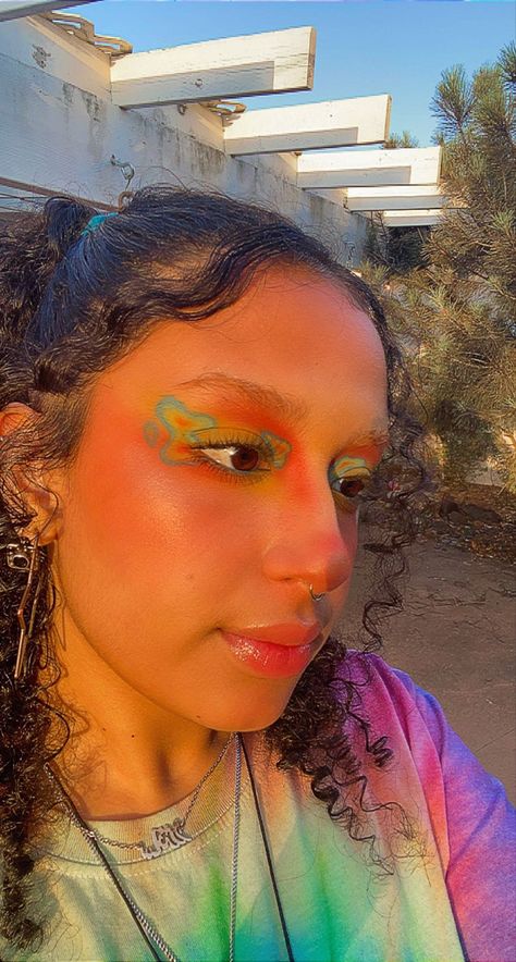 Thermal Makeup Look, Thermal Eyeshadow, Thermal Makeup, Heat Map Makeup, Wave Eye Makeup, Thermal Highlighter Makeup, Swirly Eye Makeup, Swirl Makeup Eye, Nicki Concert