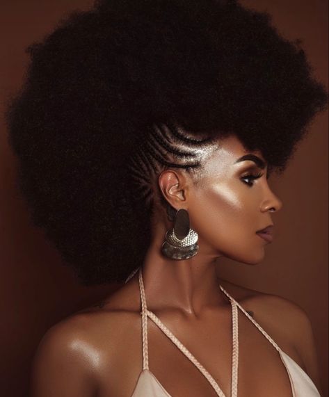 😍😍😍 Fro Hawk, Cabello Afro Natural, Afro Style, Pelo Afro, Natural Hair Styles Easy, Natural Hair Updo, Penteado Cabelo Curto, Natural Hair Inspiration, Natural Hair Braids