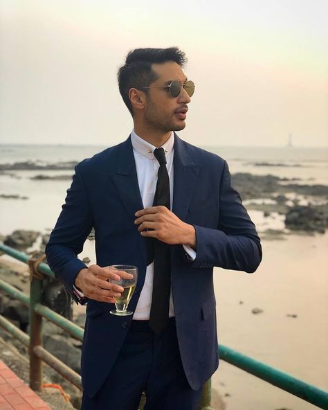 Arjun Kanungo, Vicky Kaushal, Celebrity Singers, Men Stuff, Boom Boom, Celebrity Look, My Crush, Beautiful Images, Desi