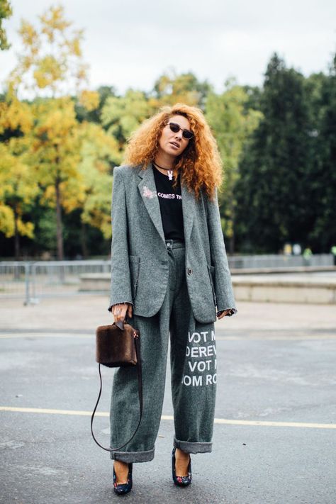 Rare Style Outfits, Nakd Fashion, Curvy Street Style, Unapologetically Black, Street Clothing, Fashion Book, Chic Pants, Moda Paris, Paris Fashion Week Street Style