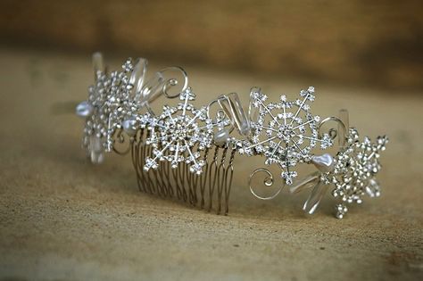 Winter Wedding Hairpiece, Snowflake Wedding Veil, Snowflake Headpiece, Snowflake Accessories, Winter Wedding Makeup, Snowflake Hair Pin, Snowflake Wedding Hairpiece, Snowflake-shaped Jewelry For Wedding And Christmas, Snowflake Hair