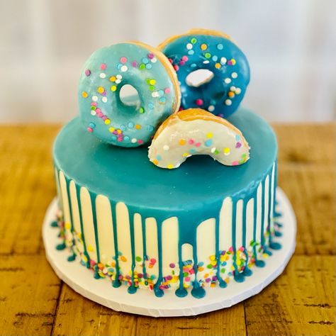 Donut Decorated Cake, Blue Donuts, 1 Birthday, Donuts, 1st Birthday, Dip, Cake Decorating, Cake, Birthday