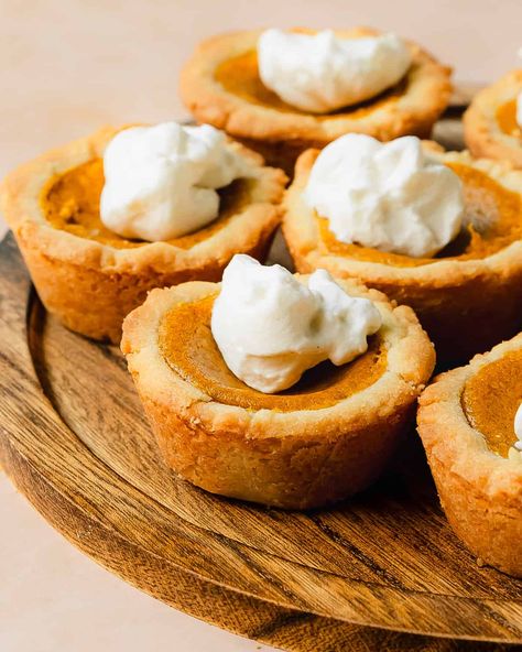 Pumpkin Pie Cups, Pumpkin Pie Cookie, Pie Cups, Classic Pumpkin Pie, Sugar Cookie Cups, Buttery Sugar Cookies, Pumpkin Pie Cookies, Mini Pumpkin Pies, Pie Cookies